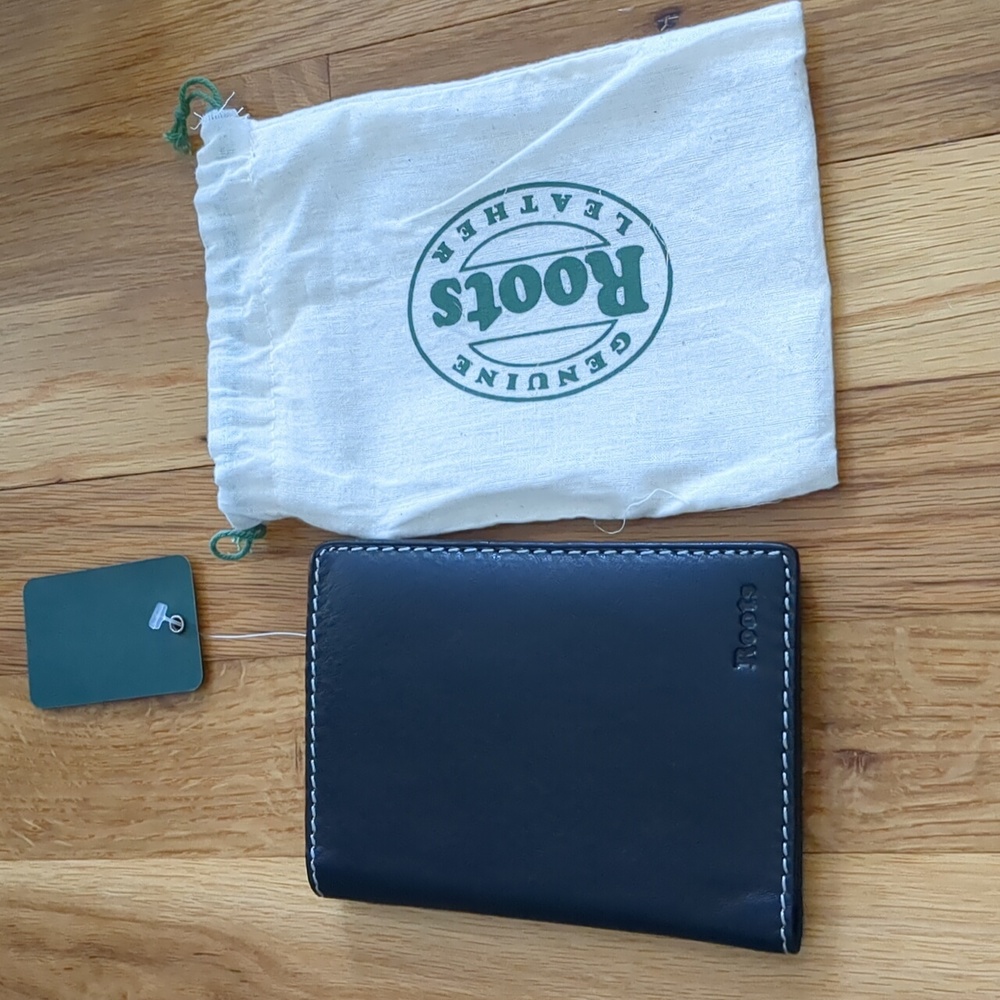 Roots Passport billfold genuine leather